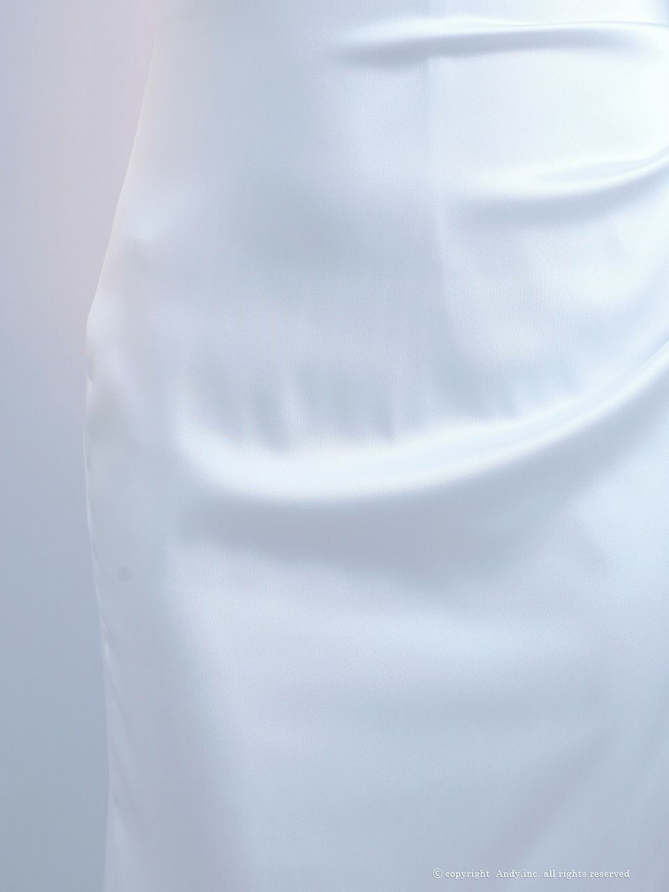 Andy アンディ サテン ベアトップ シンプル ワンカラー スリット入り タイト ミディアムドレス an-on3054