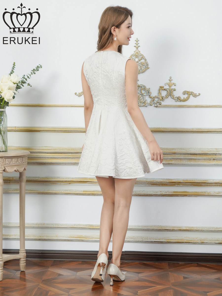 ERUKEI エルケイ ワンカラー・シャイニーサテン・シワ加工・ネックビジュー・シンプル・ノースリーブ・フレア・Aライン・ミニドレス・ワンピース ek-e25195